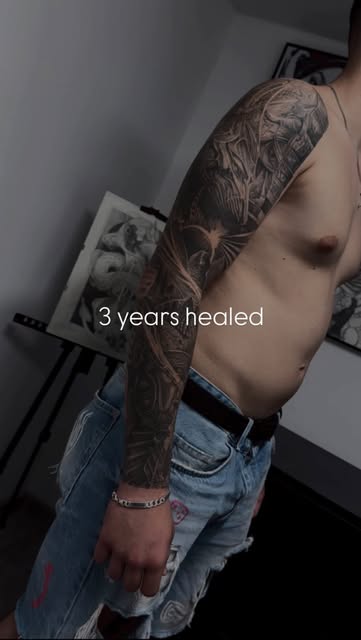 Sleeve blackwork vindecat, fotografiat după trei ani